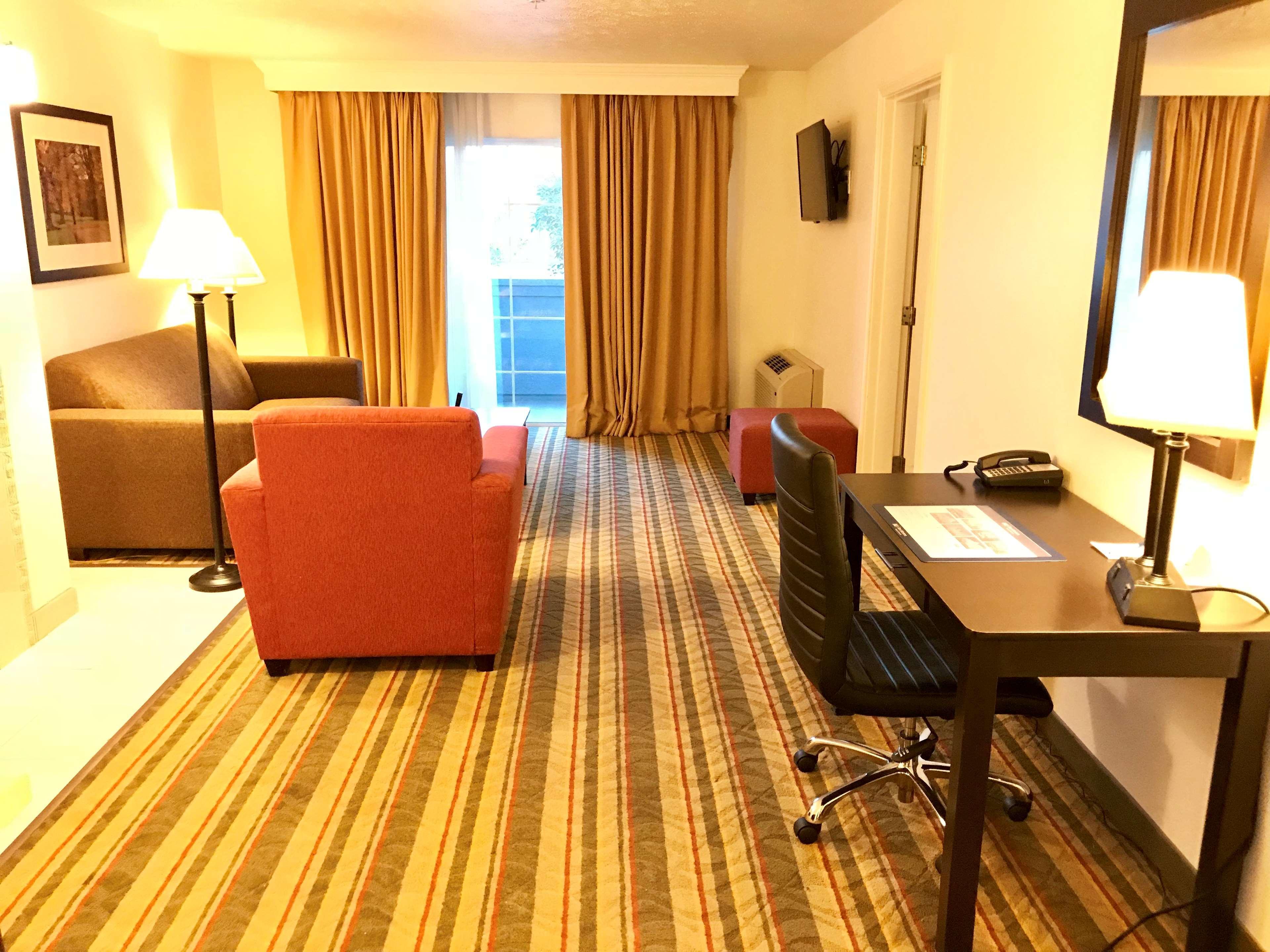 Best Western Plus Moose Jaw Esterno foto