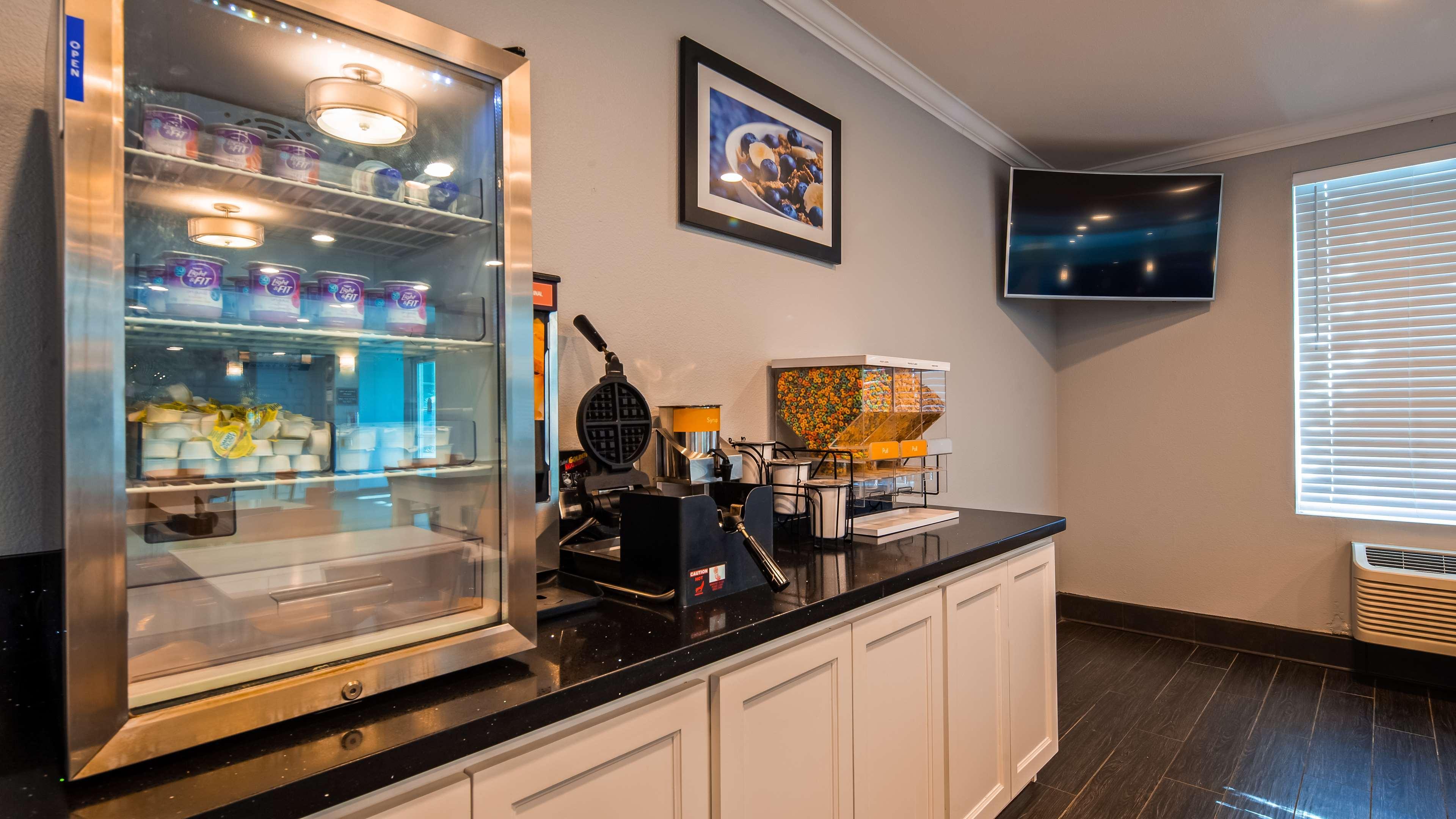 Best Western Plus Moose Jaw Esterno foto