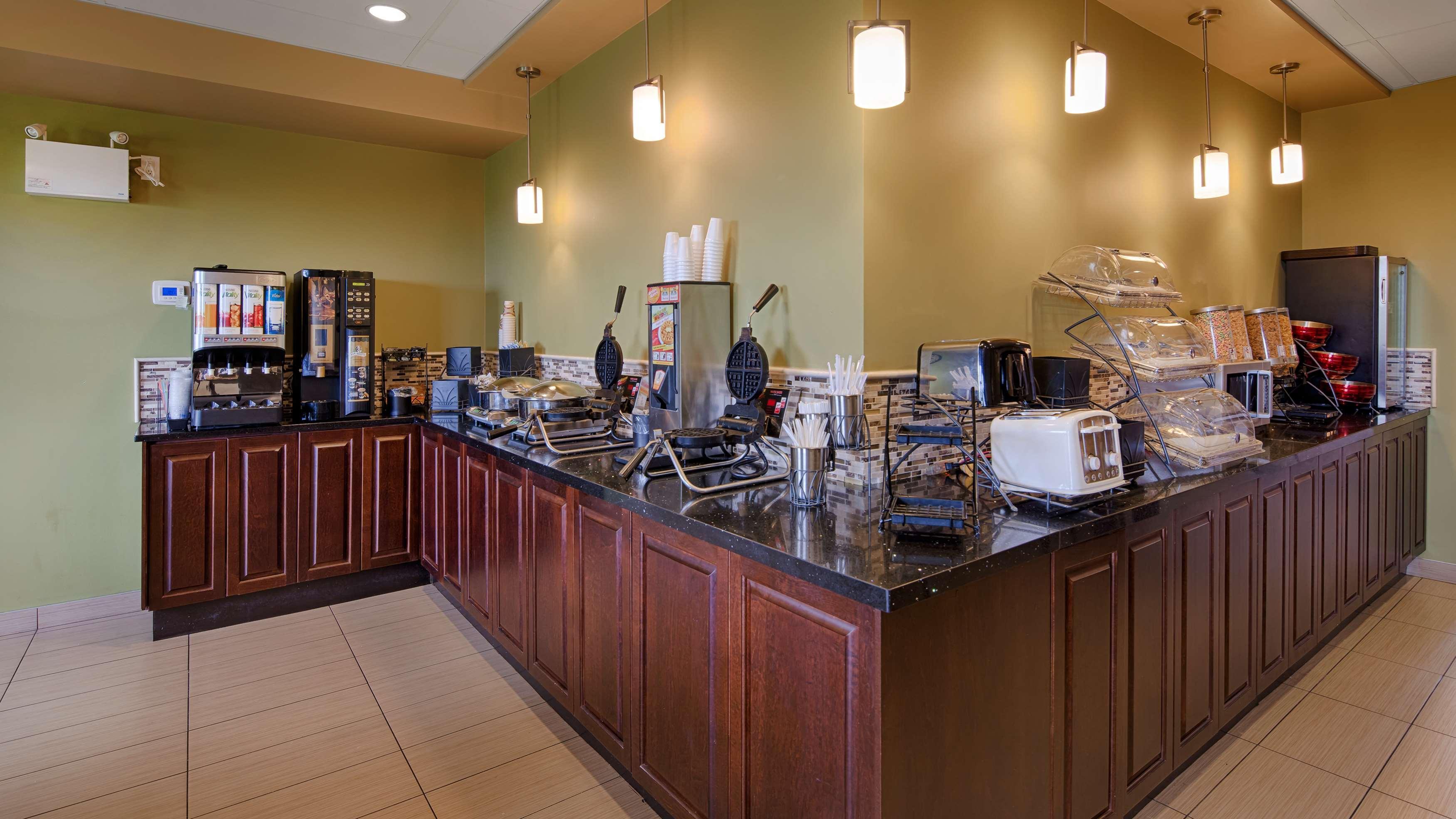 Best Western Plus Moose Jaw Esterno foto